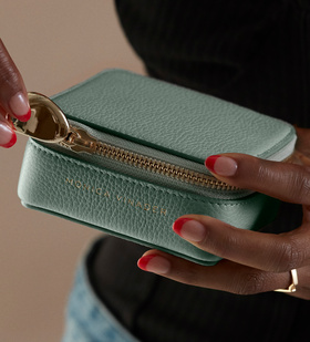 【MONICA VINADER】Mini Oval Leather ミニジュエリーケース Leather Mini Oval Jewellery Box in Leather - Turquoise