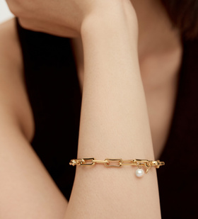 Alta Round Pearl Mini Chain Bracelet - Monica Vinader