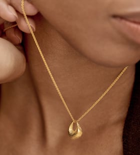 Antica Textured Pendant Necklace Set - Monica Vinader