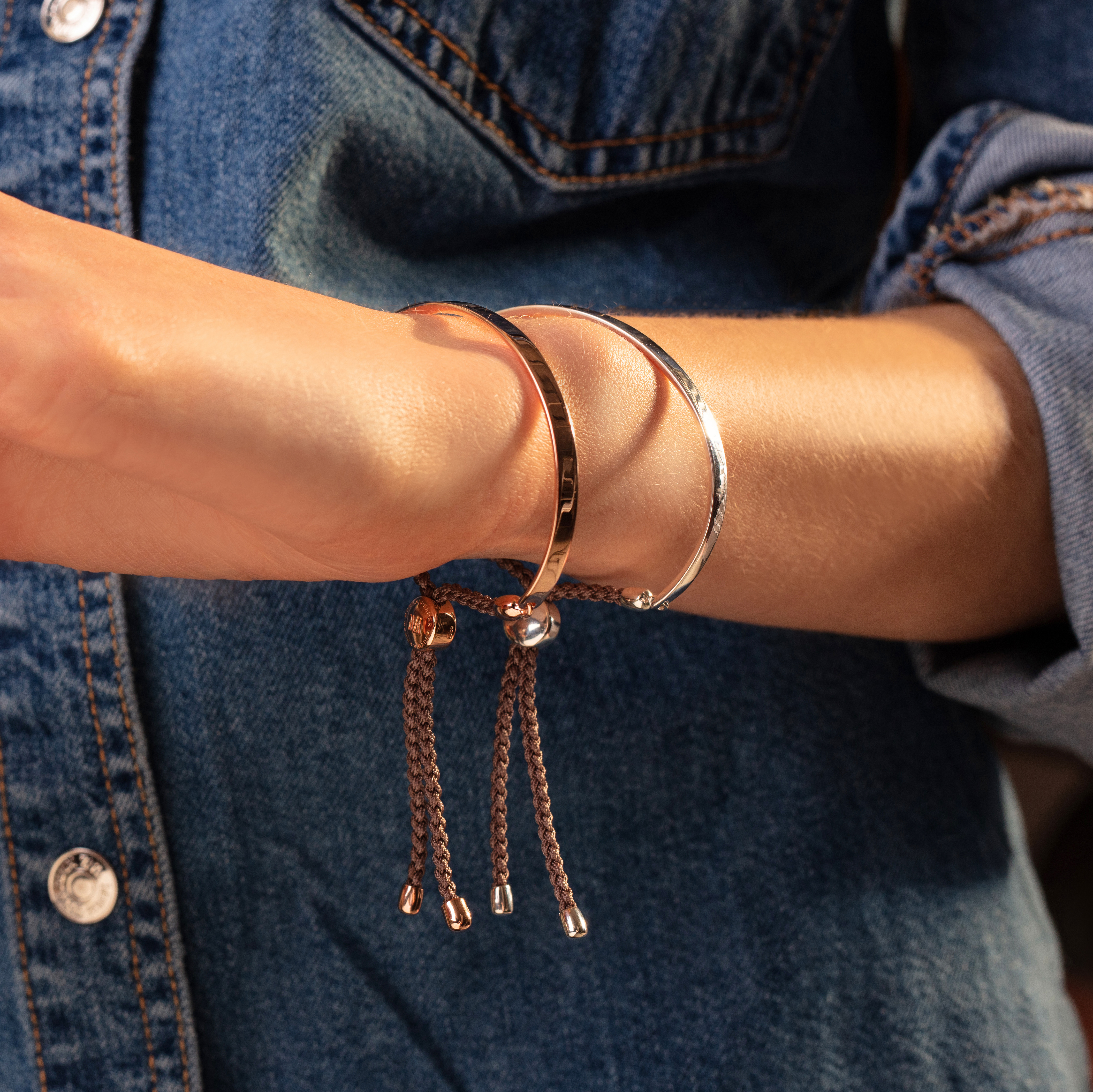 【美品】Monica Vinader GP Fijiブレスレット Gold Fiji Friendship Bracelet - Black for Energy | Monica Vinader US