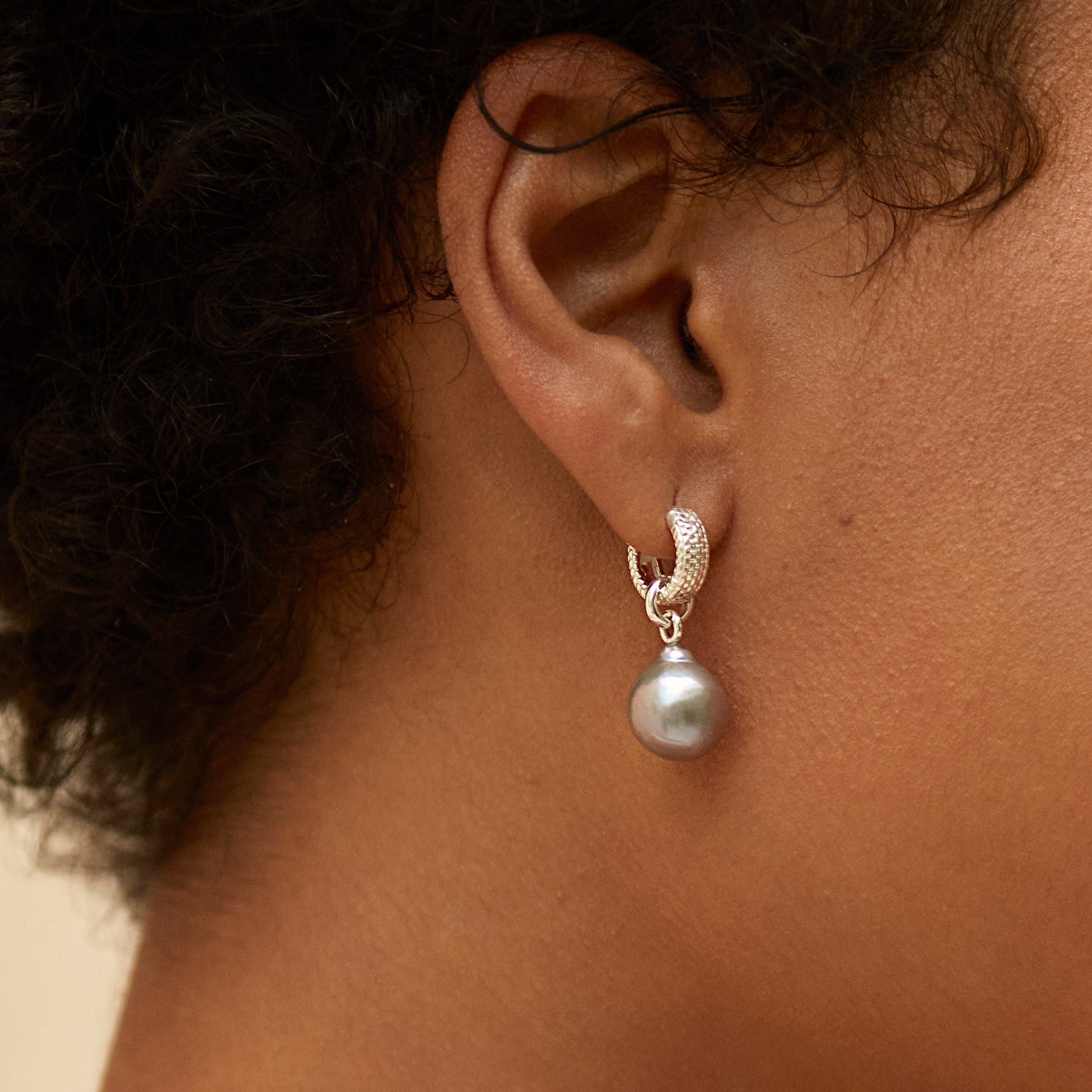 【MONICA VINADER】シルバー Doina ハギーピアス Doina Huggie Grey Pearl Earrings | Jewellery Sets | Monica