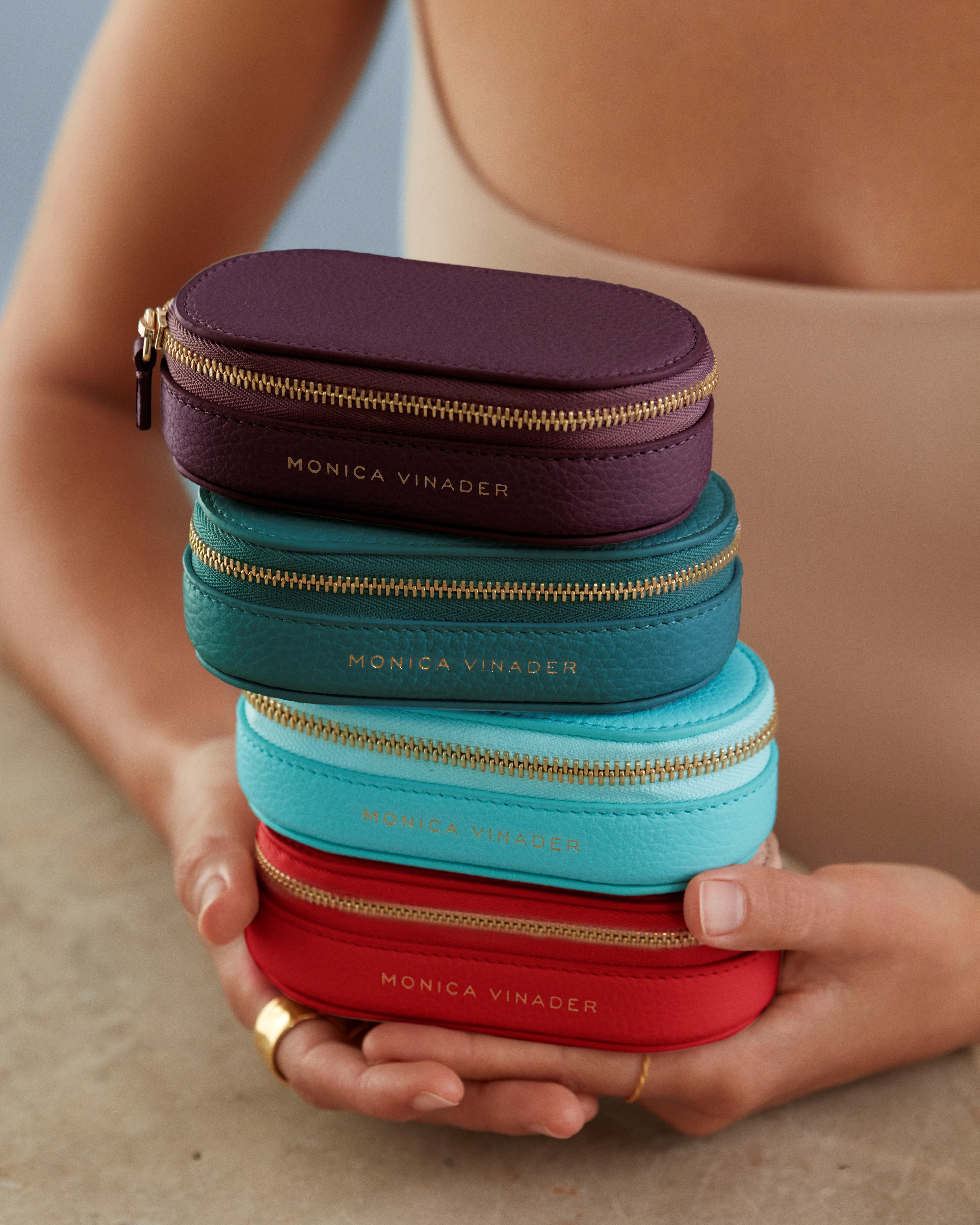 【MONICA VINADER】Mini Oval Leather ミニジュエリーケース Leather Mini Oval Jewellery Box in Leather - Turquoise