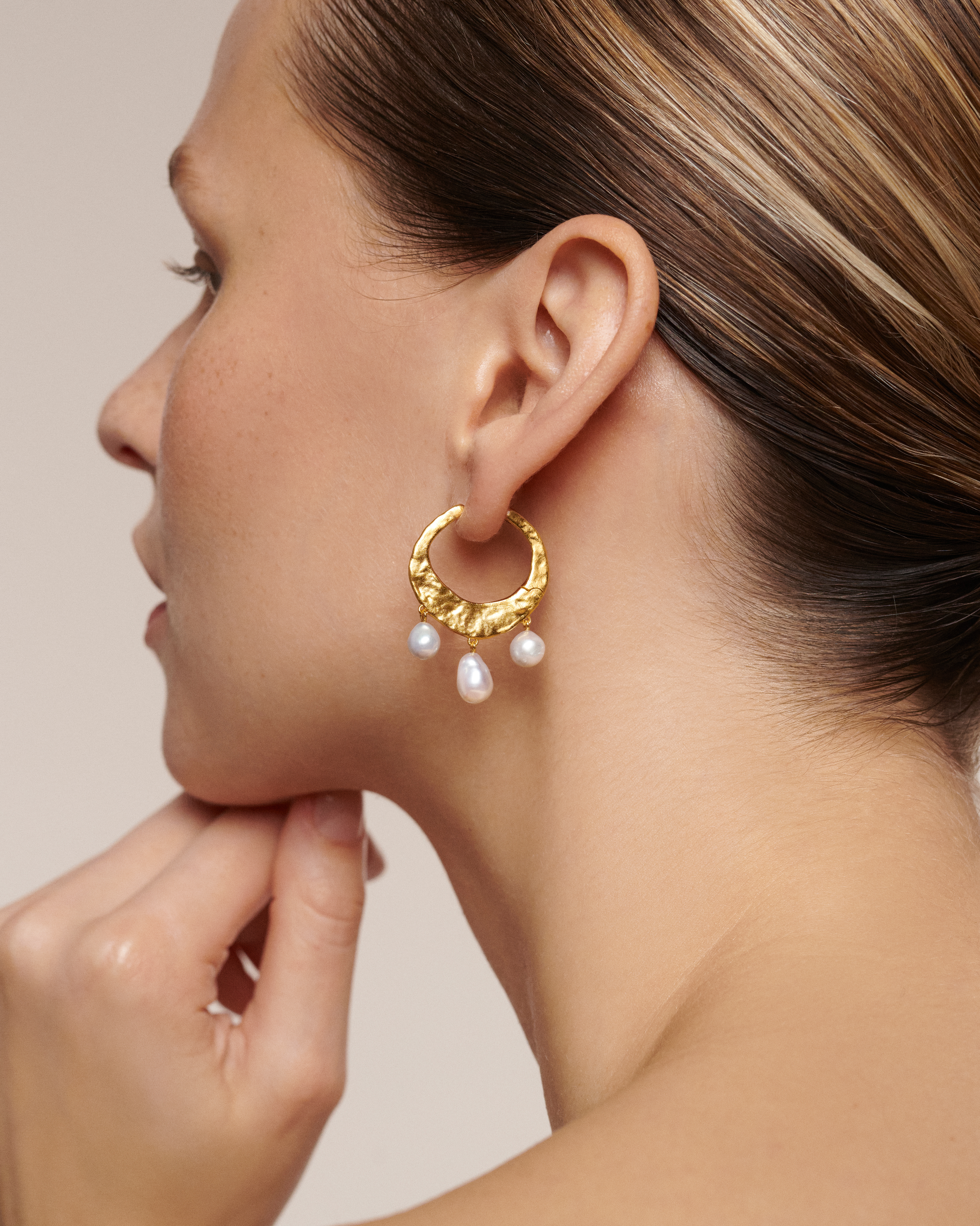 Capri Baroque Pearl Medium Hoop Earrings in 18k Gold Vermeil on Sterling Silver and Pearl Jewellery by Monica Vinader