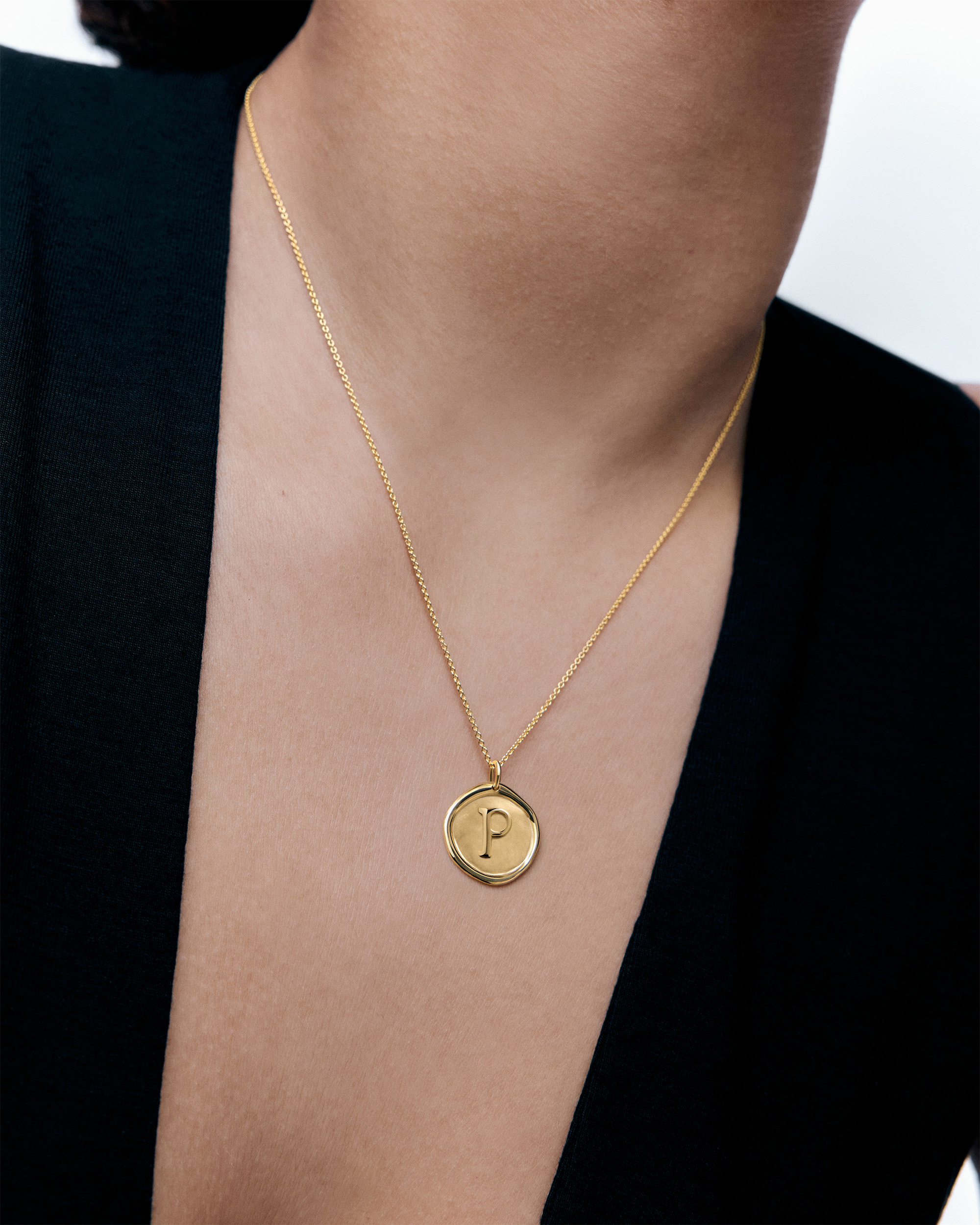 Initial Stamp P Necklace Adjustable 41-46cm/16-18' in 18k Gold