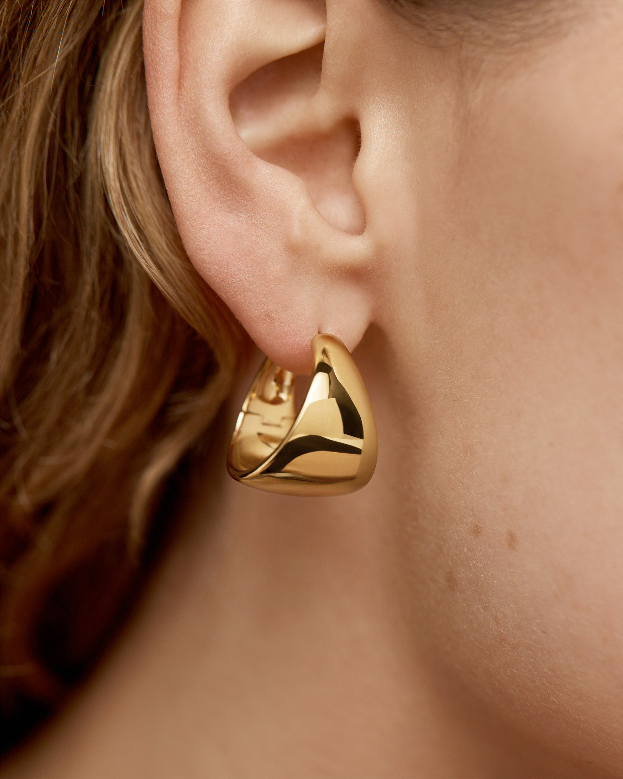Tapered Large Hoop Earrings in 18k Gold Vermeil on Sterling Silver