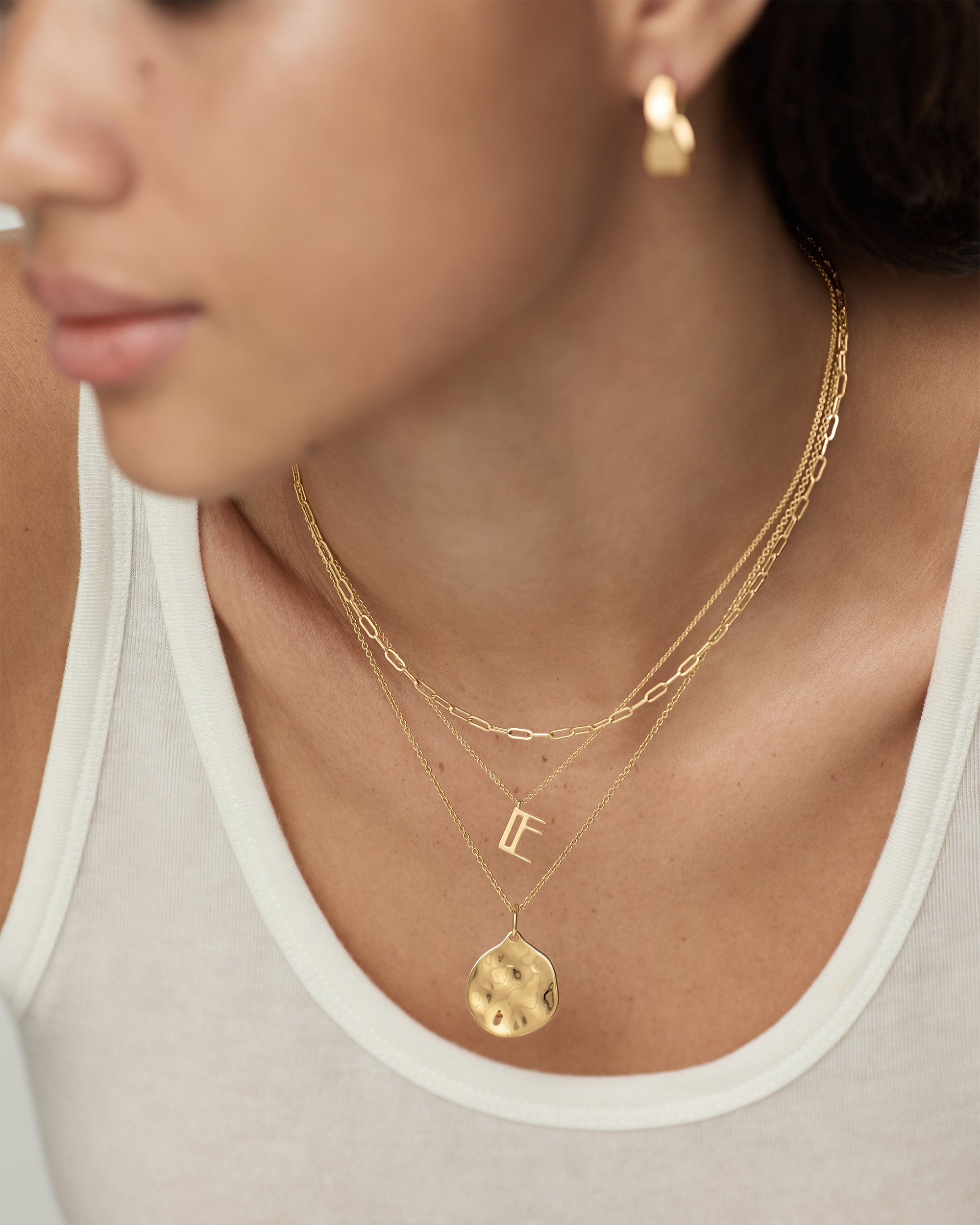 Chapado en Laton 　ゴールド　Sirena Mo Siren Muse Round Pendant in 18k Gold Vermeil on Sterling