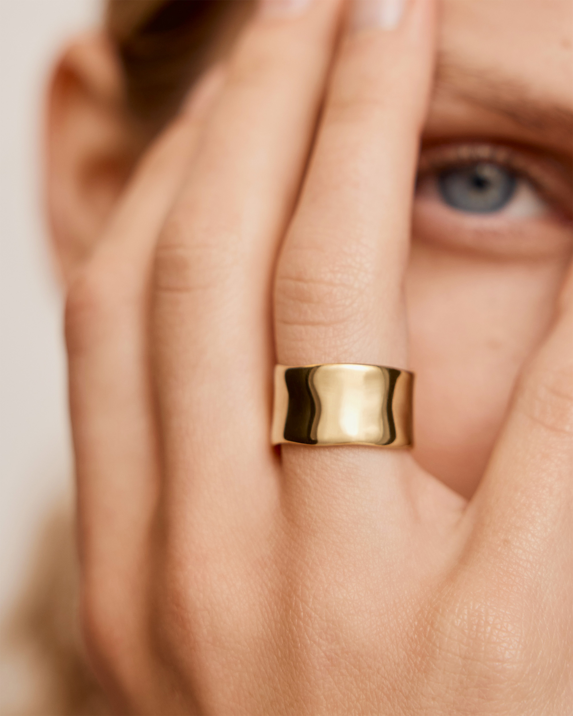【Monica Vinader】Siren Muse Wide Ring 16420535_32529830_600.jpg