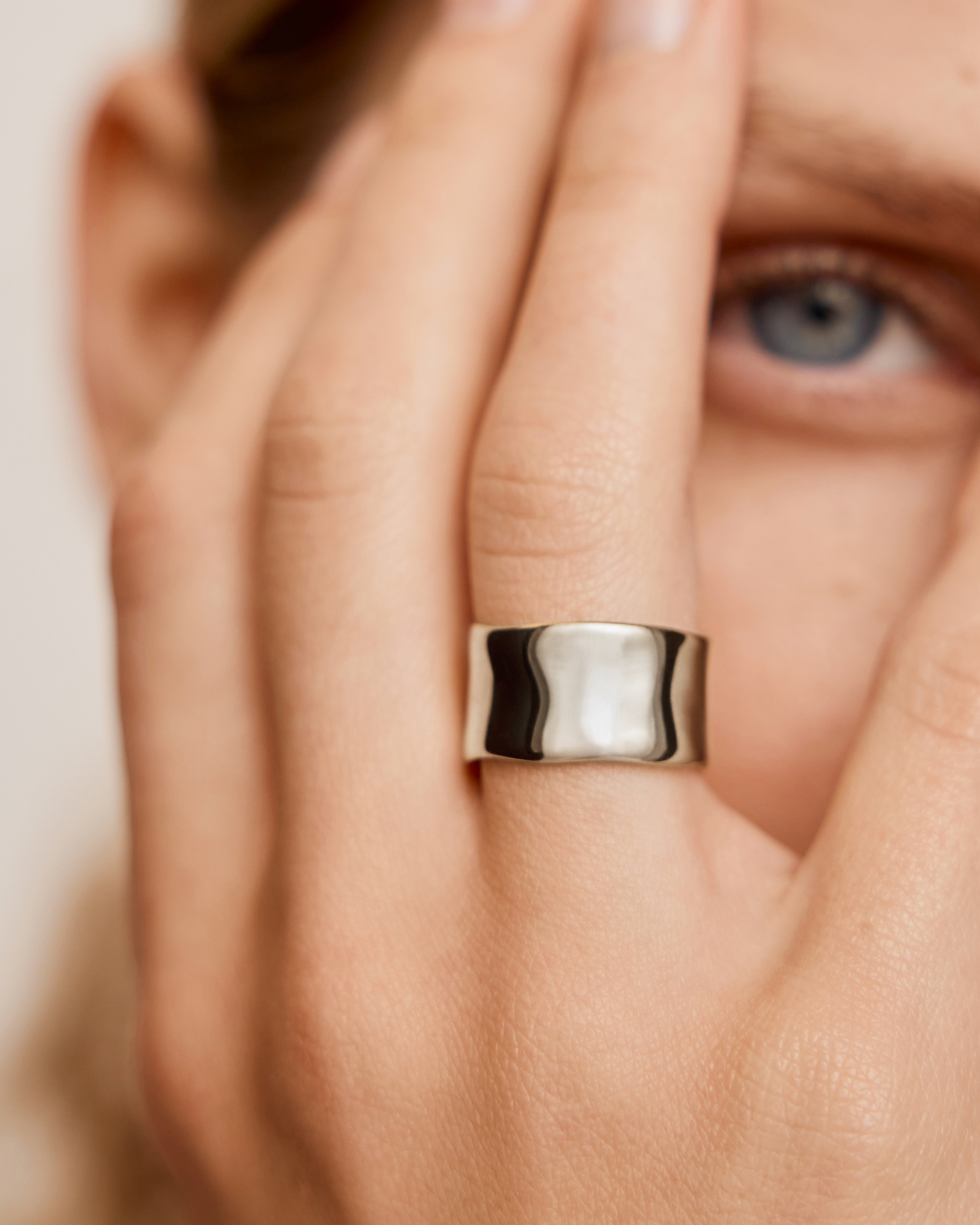 【Monica Vinader】Siren Muse Wide Ring Siren Muse Bold Ring in Sterling Silver | Jewellery by