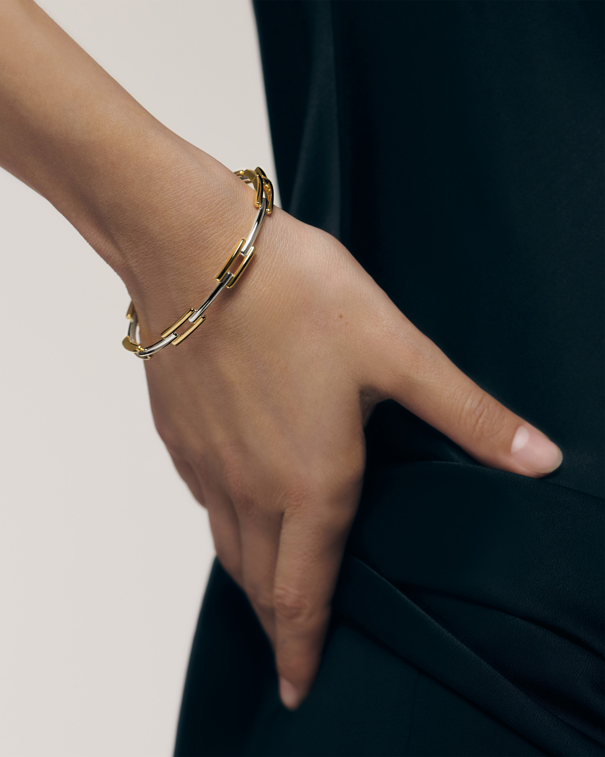 Signature Link Mixed Metal Slim Bangle in 18k Gold Vermeil on