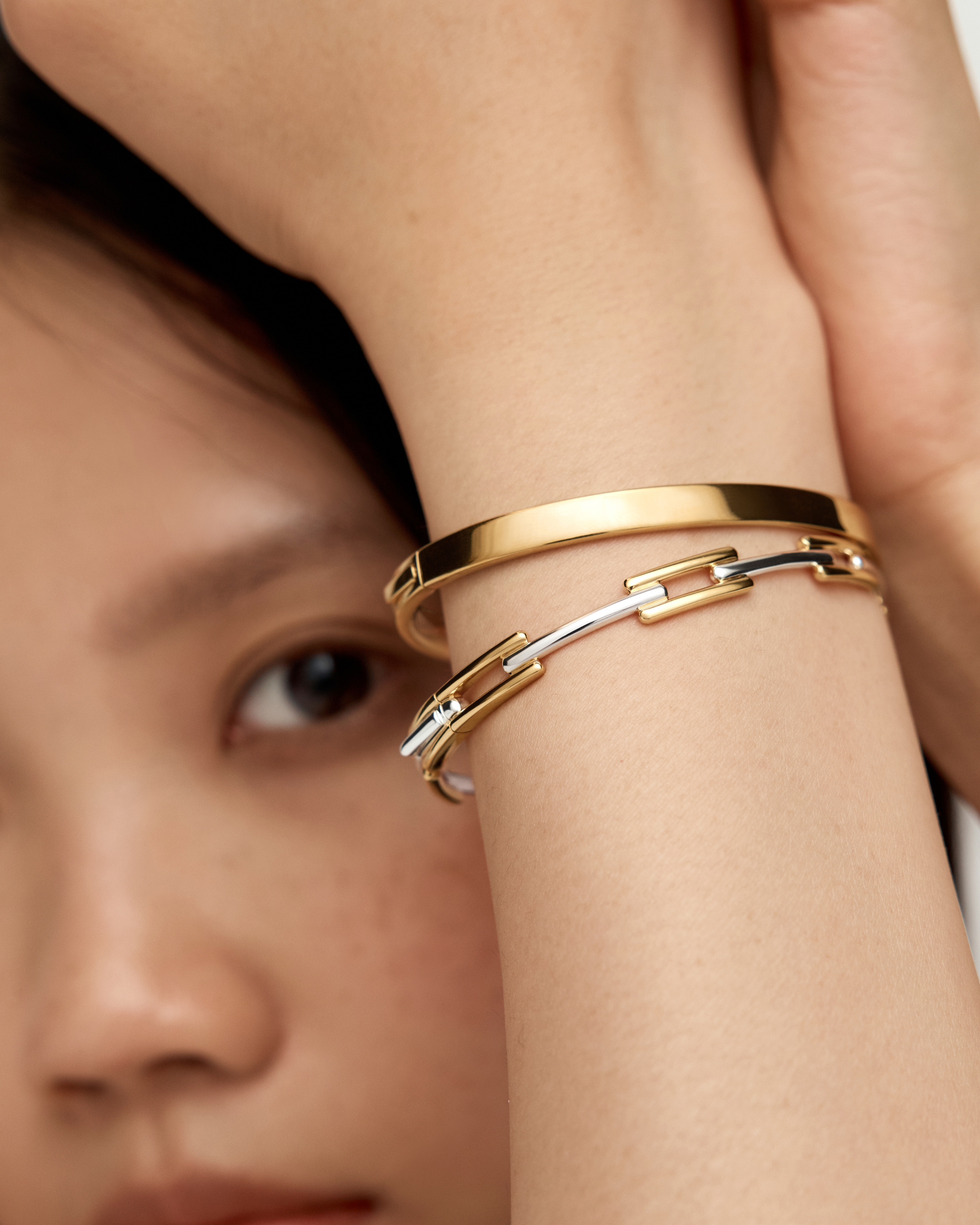Signature Link Mixed Metal Slim Bangle in 18k Gold Vermeil on