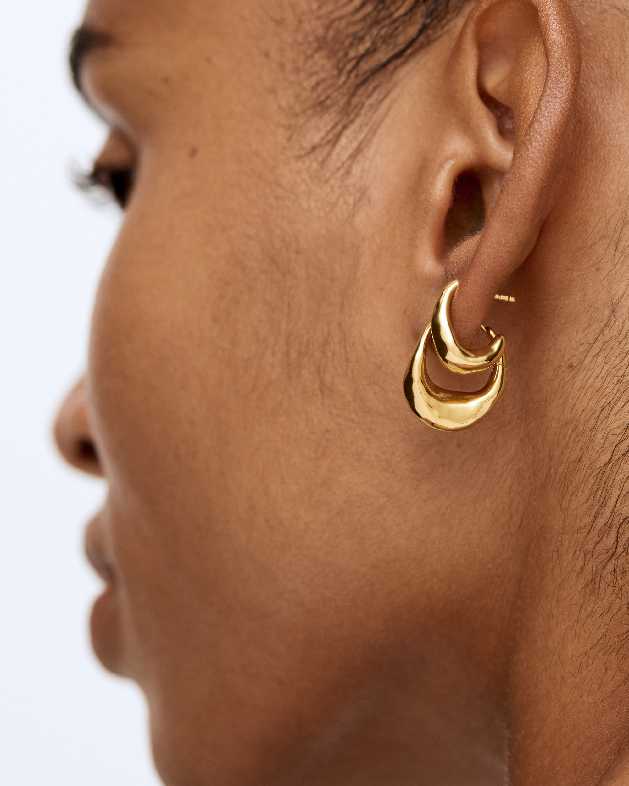 Antica Medium Hoop Earrings in 18k Gold Vermeil on Sterling Silver