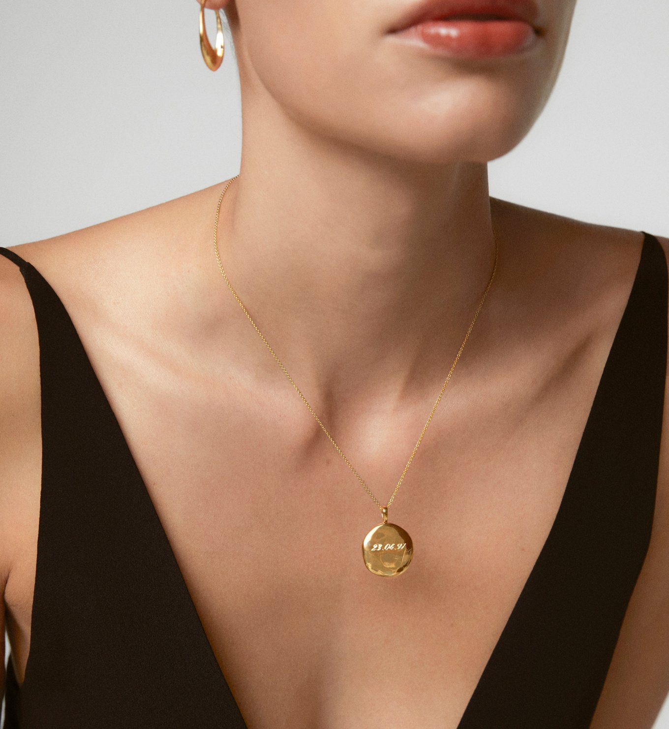 Deia Round Pebble Locket Fine Chain Necklace Jewellery Sets Monica