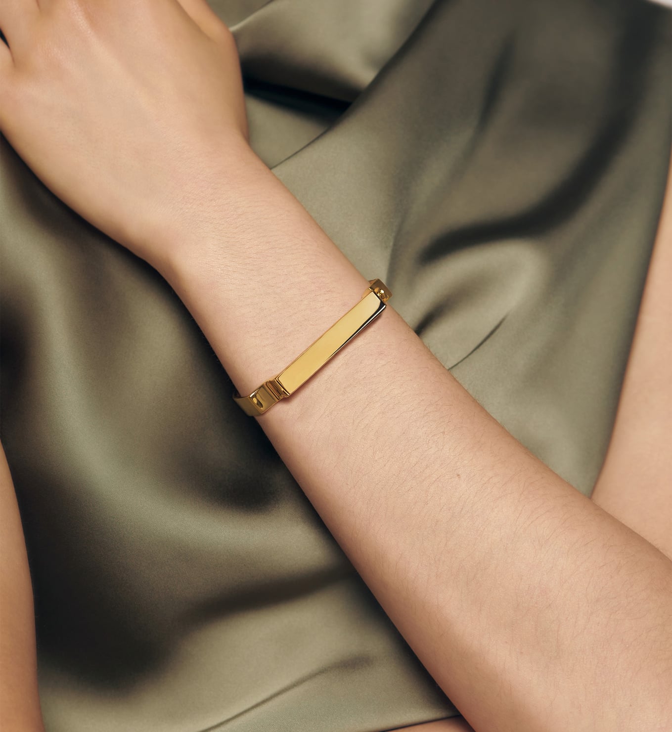 Monica Vinader Signature Bangle Gold MONICA VINADER Signature Thin