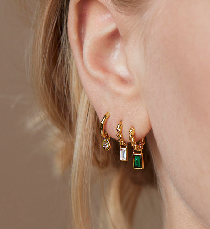 国内発送★Monica Vinaderホワイトトパーズ付きハギーピアス Diamond Teardrop Mini Huggie Single Earring in 14k Solid