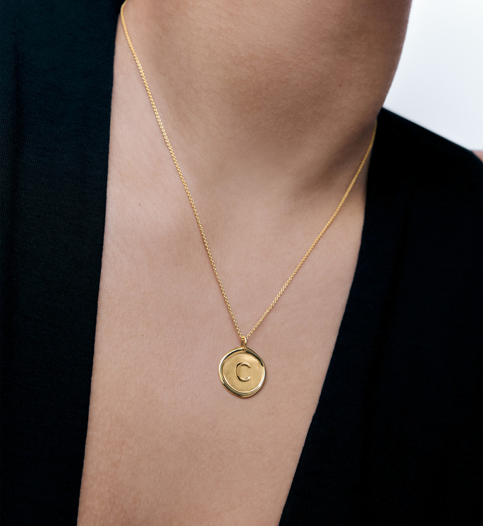 Initial Stamp C Necklace Adjustable 41-46cm/16-18' in 18k