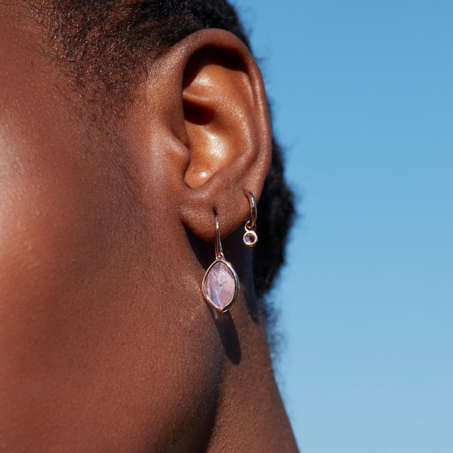 TWICE モモ着用【Rita Monica】White Blossom Triple Earrings Rita Monica(リタモニカ) ピアス(レディース) - 海外通販のBUYMA