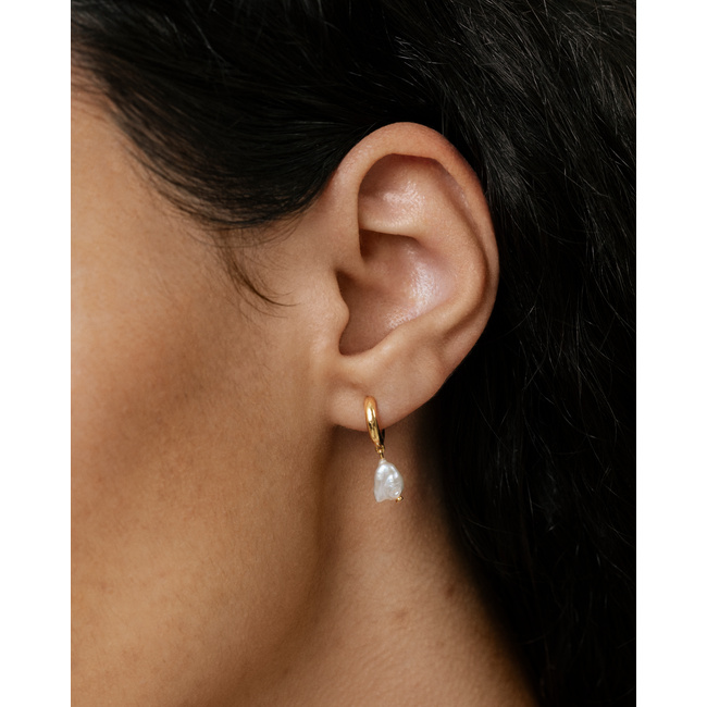 Nura Keshi Pearl Huggie Single Earring in 18k Gold Vermeil